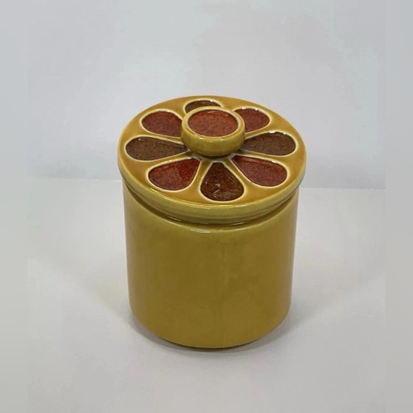 Vintage California Pottery USA, Ceramic Cookie Jar with Flower-shaped Lid - Picture 1 of 11
